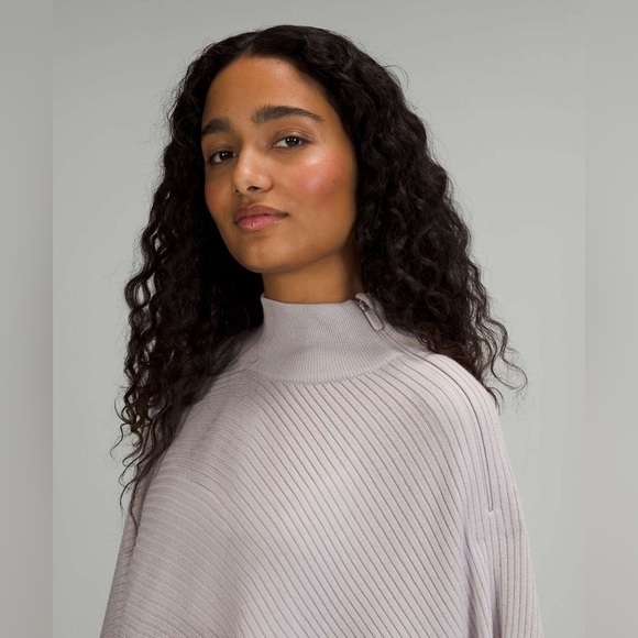 Lululemon On The Go Poncho in Chrome / Dusky Lavender - one size - Picture 4 of 11